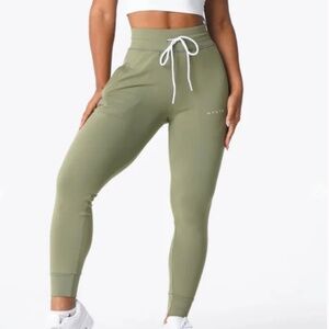 NVGTN Olive Green Joggers Athletic Gym Lounge Sweatpants Women’s M